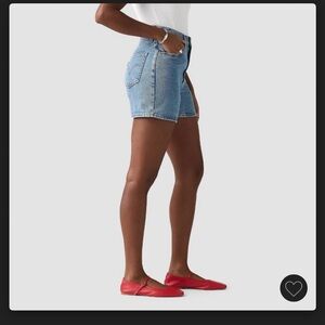 Levi’s women’s clinch mid-thigh shorts twisted stone 30